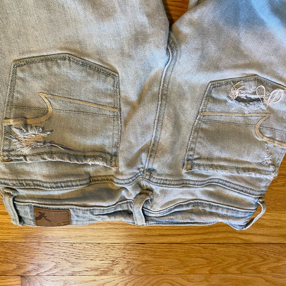Light Washed Ripped Jeans - Picture 6 of 6